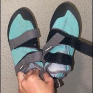 Scarps climbing shoes-US9